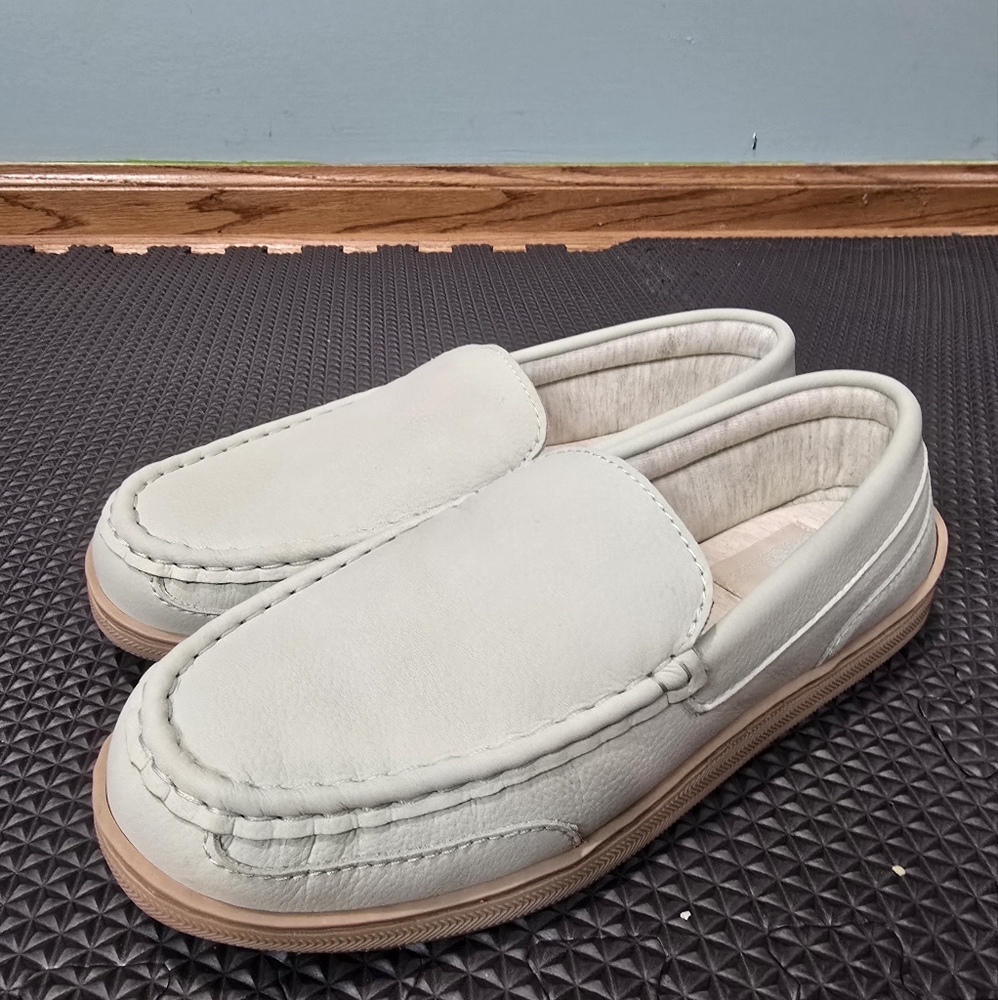 My Pillow My Slippers Mint Pistachio Green Leather Women's Slippers Size 9